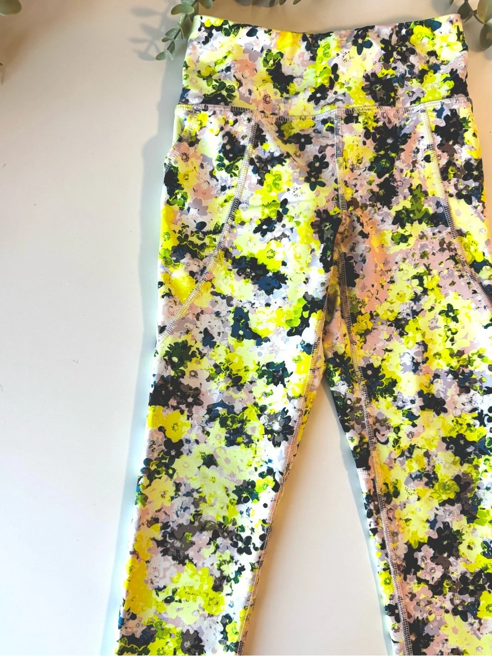 Old Navy Active Girls Go-Dry High Rise Floral Print Leggings 6/7